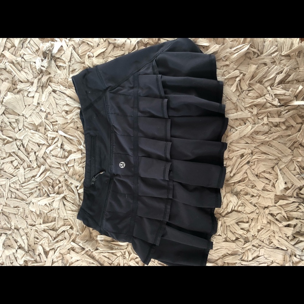Lululemon pace setter ruffle tennis skirt size 4